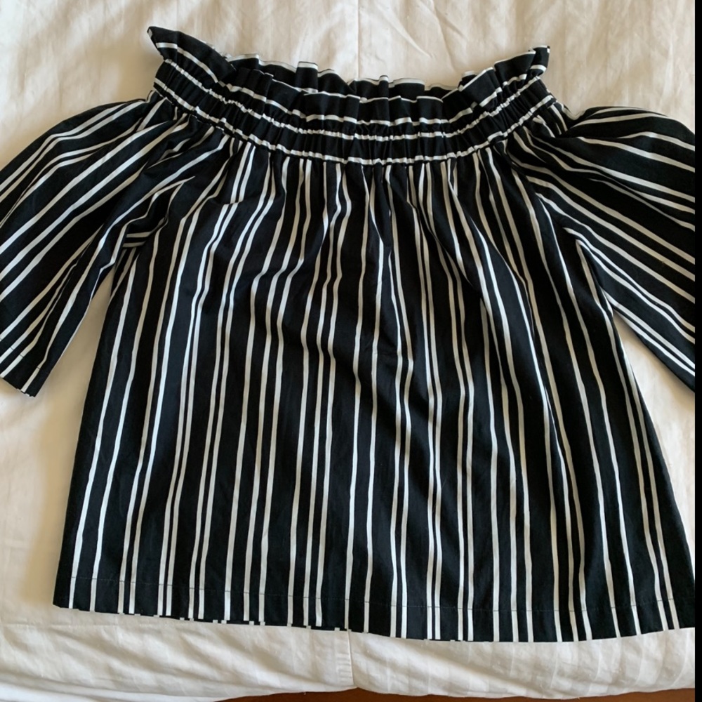 H&M, M, off shoulder, black&white top. NWT